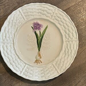 World Market Plate Embossed Iris Bulb Off‎ White Basket Rim 11” Mint Purple